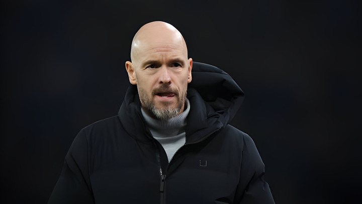 HLV Erik ten Hag khốn khổ vì chấn thương.