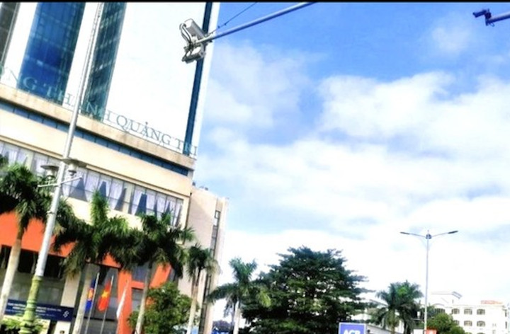 Một trong những điểm lắp đặt hệ thống camera giám sát trật tự ATGT tại TP Đông Hà, tỉnh Quảng Trị. (Ảnh: TPO)