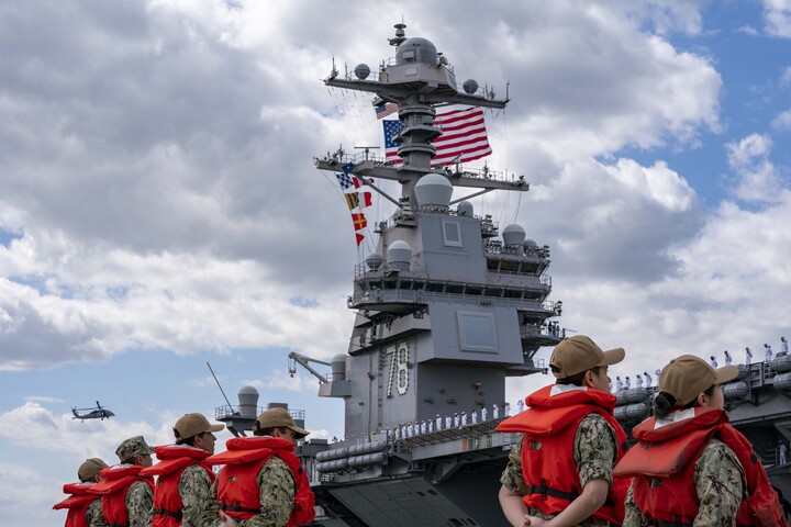 Thủy thủ đoàn USS Gerald R. Ford chỉ còn 4.179 người sau 5 tháng ra khơi. (Ảnh: Hải quân Mỹ)