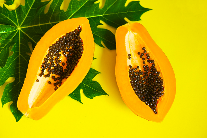 Hạt đu đủ là những hạt nhỏ màu đen, vị đắng nhưng rất giàu chất dinh dưỡng. (Ảnh: vecteezy)