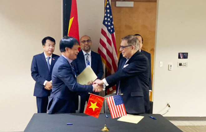 Lễ ký kết biên bản thỏa thuận hợp tác giữa VCCI và Phòng Thương mại khu vực Los Angeles của Hoa Kỳ. (Ảnh: VGP)