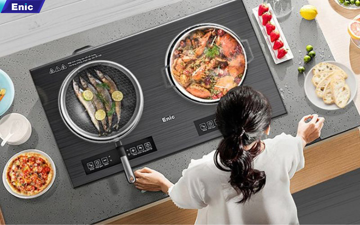 Mẫu bếp từ thông minh Enic.