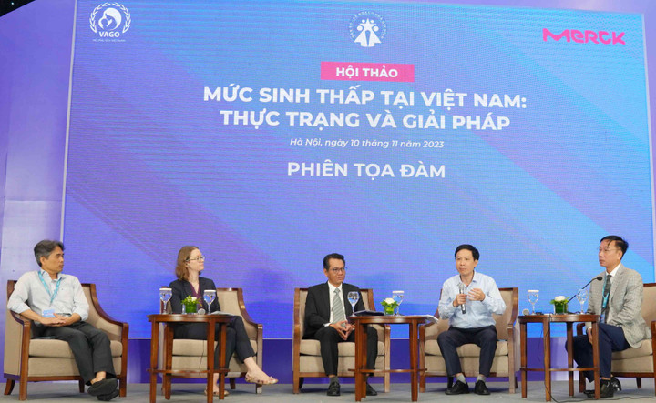 Các đại biểu tham dự Toạ đàm