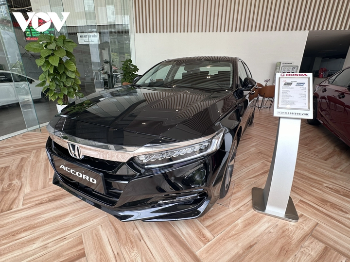 Tại thị trường Việt Nam, Honda Accord có sức mua thấp và thường xuyên nằm trong Top 10 xe bán chậm hàng tháng.