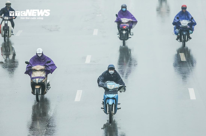 Hôm nay, không khí lạnh tràn về, miền Bắc nhiệt độ giảm sâu, miền Trung mưa to. (Ảnh minh hoạ: Ngô Nhung)