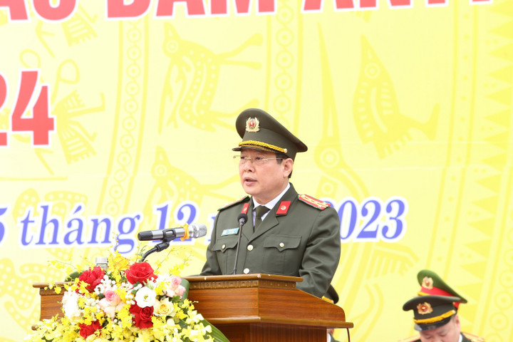 Đại tá Bùi Đức Hải - Giám đốc Công an tỉnh phát động Lễ ra quân.