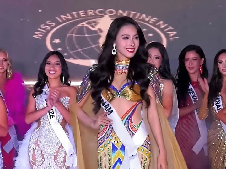 Người đẹp trở thành Á hậu 2 tại cuộc thi.