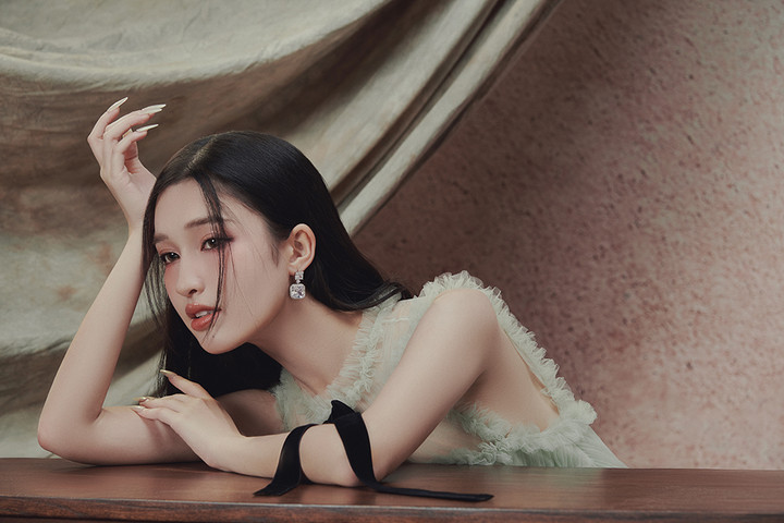 Thời gian tới, người đẹp sẽ trở lại trường Đại học Luật Hà Nội để hoàn thành chương trình học của mình. Ngoài ra, cô tiếp tục trau dồi thêm ở một số lĩnh vực như diễn xuất, thời trang… với mong muốn được phát triển và hoạt động nghệ thuật.