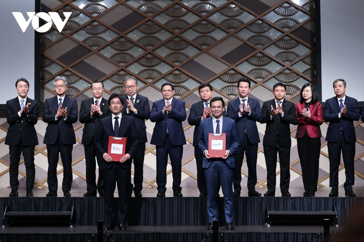 Ngân hàng Vietinbank và Ngân hàng Hợp tác Quốc tế Nhật Bản ký biên bản ghi nhớ về hỗ trợ quá trình giảm phát thải cacbon và chuyển đổi năng lượng trong nước, hỗ trợ các doanh nghiệp tầm trung, doanh nghiệp vừa và nhỏ của Nhật Bản gia nhập thị trường.