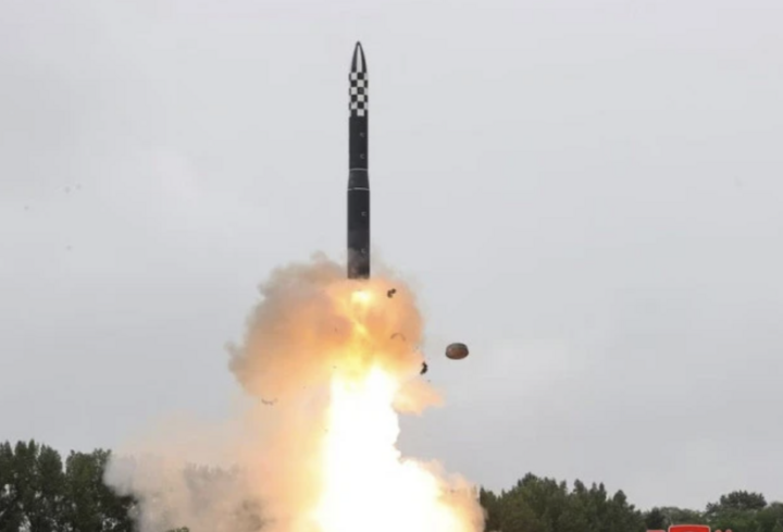 Nhật Bản và Hàn Quốc cho biết Triều Tiên vừa phóng tên lửa trong ngày 17/12.
