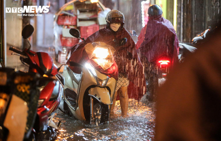 Thời tiết tại TP.HCM hôm nay 18/12, có mây, ngày nắng không mưa, đêm có mưa vài nơi.