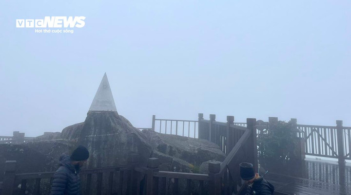 Từ ngày 17 - 20/12/2023, tỉnh Lào Cai xảy ra rét đậm, rét hại. Nhằm giảm thiệt hại đến mức thấp nhất cho sản xuất, Ban Chỉ huy Phòng chống thiên tai và Tìm kiếm cứu nạn tỉnh Lào Cai ban hành công điện khẩn yêu cầu các địa phương, các sở, ngành thành viên tăng cường, chủ động các biện pháp phòng, chống rét cho cây trồng, vật nuôi.