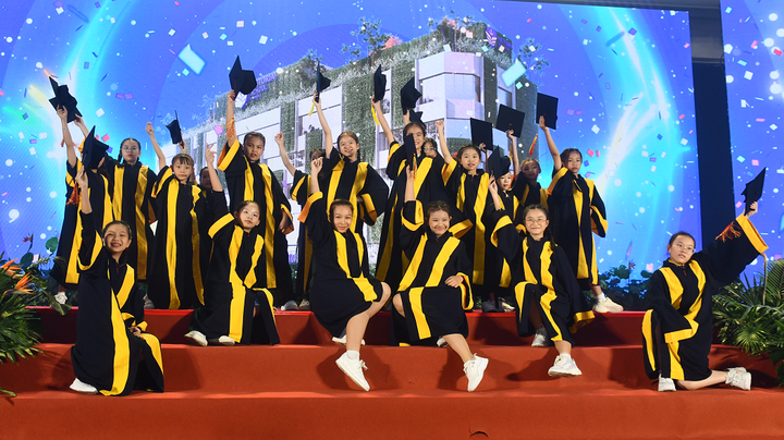 Học sinh Hệ thống giáo dục Victoria School hạnh phúc, tự tin, bản lĩnh và là phiên bản tốt nhất của chính mình.