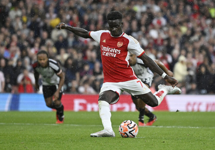 Tiền đạo Bukayo Saka (Arsenal - 120 triệu euro): Sao trẻ người Anh tỏa sáng với 3 bàn, 4 kiến tạo để giúp Arsenal lần đầu góp mặt ở vòng loại trực tiếp Champions League sau 6 năm chờ đợi.