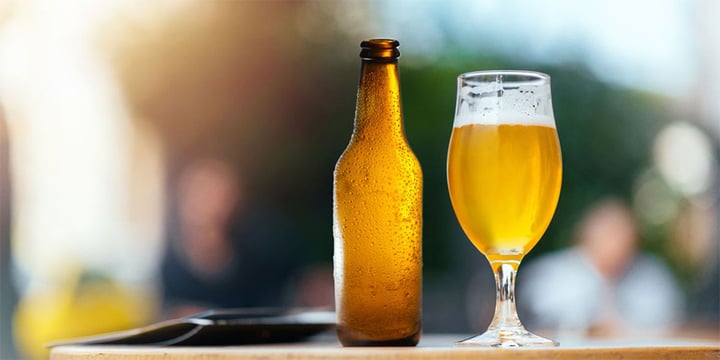 Bạn sẽ bất ngờ với hiệu quả của cách bảo quản tôm tươi bằng bia. (Ảnh: Which)