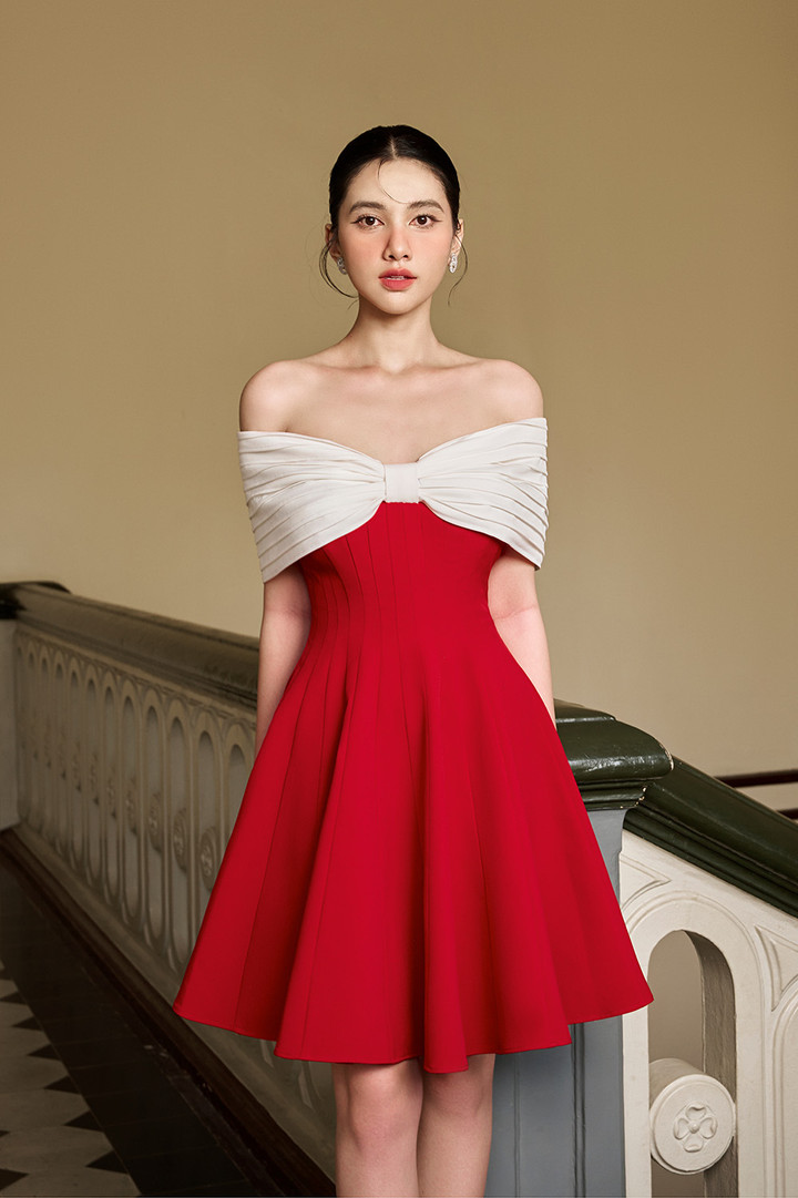 Cẩm Đan từng gây chú ý khi ghi tên mình vào Top 15 Hoa hậu Việt Nam 2020. Cô sở hữu chiều cao 1m73m, số đo ba vòng 82-61-93. Người đẹp quê An Giang từng được ví như bản sao của "ma nữ đẹp nhất Thái Lan" Mai Davika.