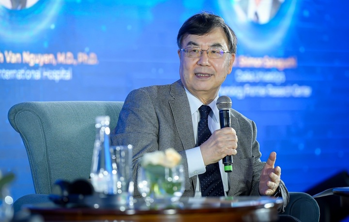 Theo GS. Shimon Sakaguchi, việc sử dụng liệu pháp tế bào T đang áp dụng cho một số bệnh cụ thể. Trong một số trường hợp, các nhà khoa học chưa có bằng chứng để chứng minh dùng kháng sinh tốt hơn hay dùng liệu pháp tế bào T tốt hơn.