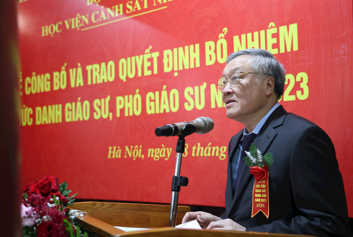 Chánh án Tòa án Nhân dân tối cao Nguyễn Hòa Bình phát buổi tại buổi lễ. (Ảnh: tapchitoaan.vn)