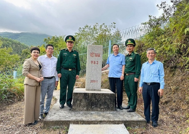 Lãnh đạo BHXH các tỉnh chụp ảnh lưu niệm.