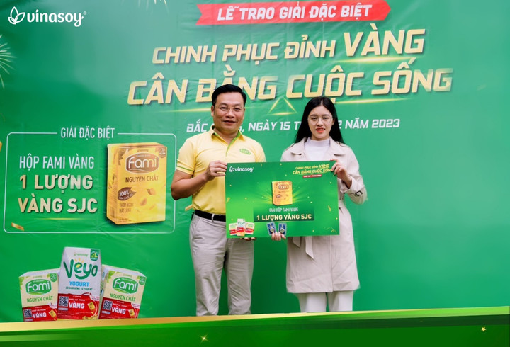 Vinasoy trao giải đặc biệt 1 lượng vàng cho khách hàng may mắn tại Bắc Giang - 2