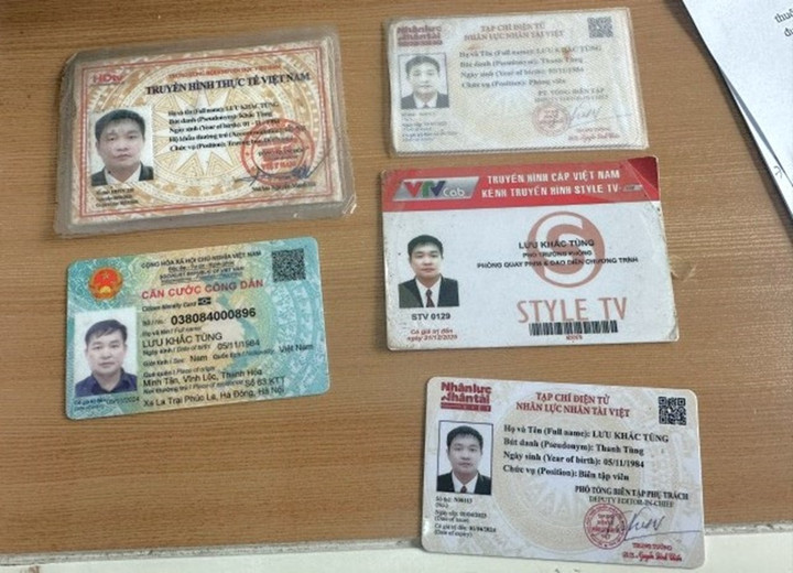 Một số giấy tờ lực lượng Công an thu giữ khi khám xét nơi ở của đối tượng Tùng