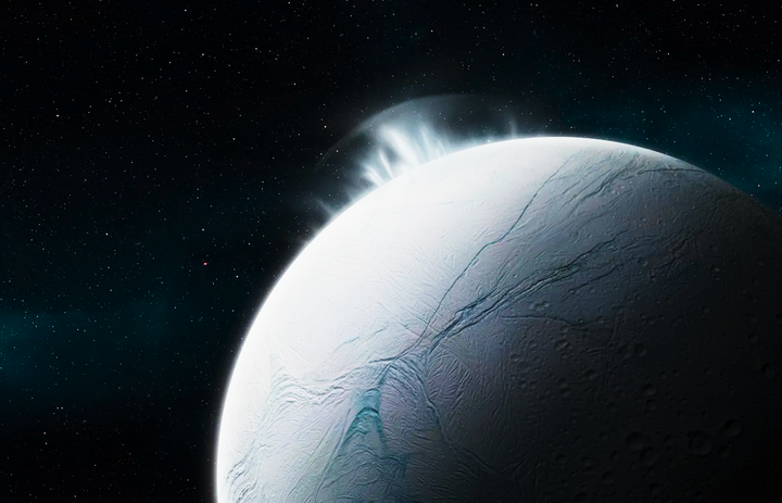 Các nhà khoa học đã phát hiện ra các phân tử phức tạp trong các luồng khí và hơi thoát ra từ lõi băng giá của Mặt trăng Enceladus, một trong số chúng là hydro xyanua. Ảnh: Tobias Roetsch/Future Publishing via Getty Images)