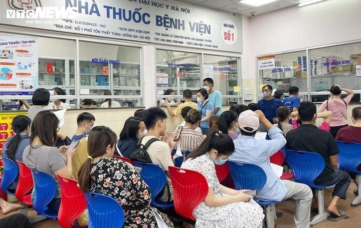 Ngành BHXH luôn chú trọng việc mở rộng danh mục thuốc nhằm đáp ứng nhu cầu điều trị, bảo đảm quyền lợi của người tham gia BHYT được chăm sóc tốt hơn nhưng vẫn bảo đảm phù hợp với khả năng chi trả của quỹ BHYT. (Ảnh: Như Loan)