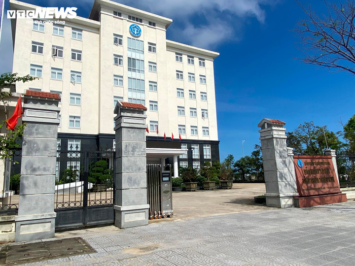 Dưới sự chỉ đạo của BHYT Việt Nam, ngành BHXH Thừa Thiên - Huế cũng là một trong số những địa phương luôn sâu sát trong việc tháo gỡ vướng mắc, bảo đảm kinh phí khám chữa bệnh BHYT. (Ảnh: Thục Trinh)