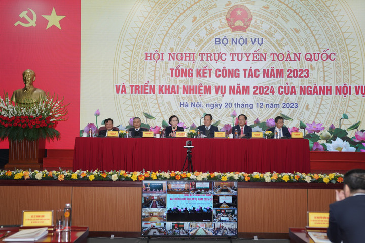 Lãnh đạo Chính phủ và Bộ Nội vụ chủ trì hội nghị.