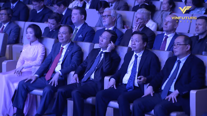 Lãnh đạo Đảng và Nhà nước tham sự lễ trao giải thưởng VinFuture.