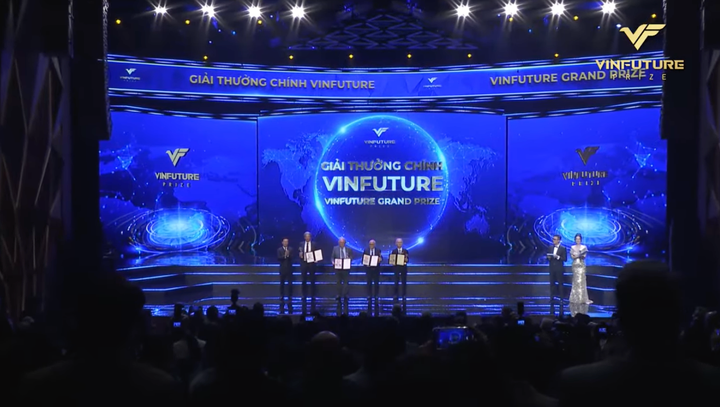 Chủ tịch nước Võ Văn Thưởng vinh danh 4 nhà khoa học nhận Giải thưởng chính.