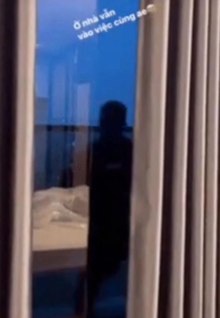 Ngược lại, Chu Thanh Huyền từng đăng tải ảnh Quang Hải tập luyện tại nhà trên trang cá nhân. Từng có thông tin cả 2 sống chung từ lâu.