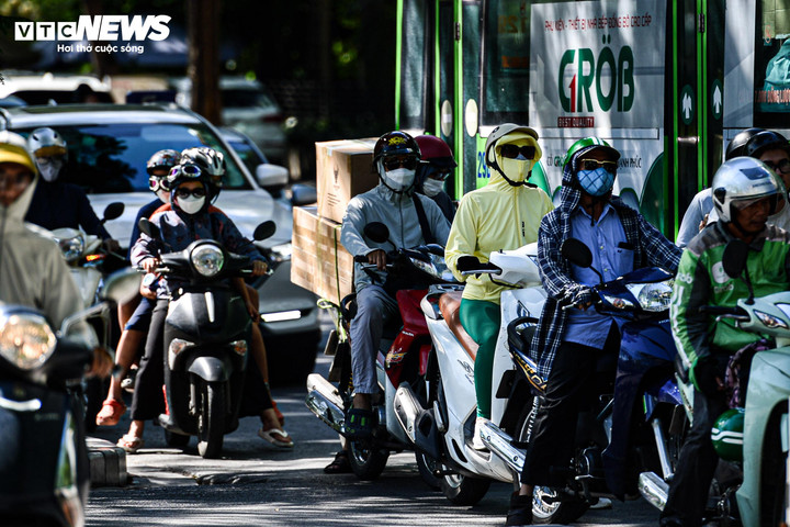 Thời tiết tại TP.HCM hôm nay 21/12, nhiều mây, cả ngày trời nắng, nhiệt độ cao nhất 32 - 33 độ C. (Ảnh minh họa)