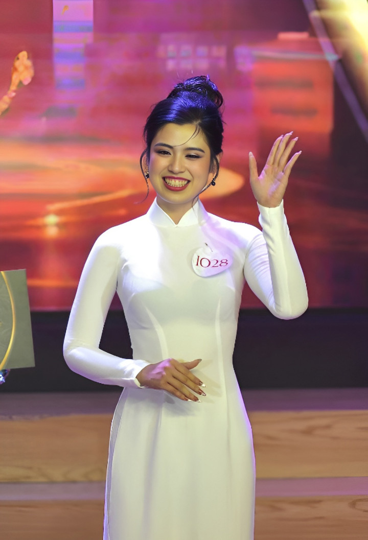 Phương Nguyên muốn trở thành mẫu người phụ nữ mạnh mẽ, độc lập, có học thức để cống hiến nhiều hơn nữa cho xã hội. “Bạn có thể vấp ngã, có thể thất bại nhưng đừng bao giờ bỏ cuộc” là phương châm sống mà nữ sinh hướng đến.