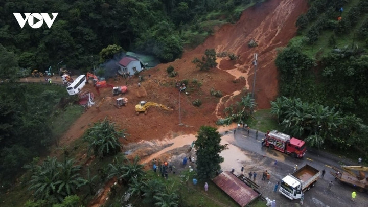 Sạt lở ở đèo Bảo Lộc, Lâm Đồng.