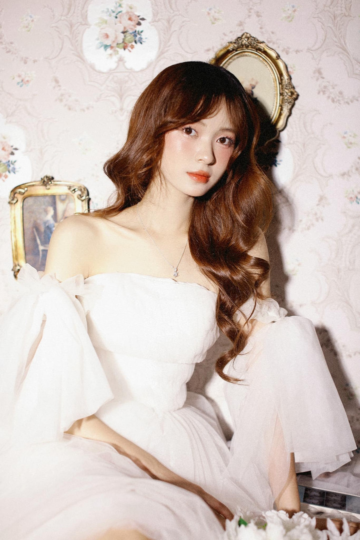 Để có vóc dáng chuẩn đẹp, Hoàng Nguyệt đề cao chế độ sinh hoạt, ăn uống khoa học. Ngoài ra, việc duy trì hoạt động thể dục thể thao cũng là bí kíp giúp thiếu nữ 10X khỏe khoắn, xinh đẹp.