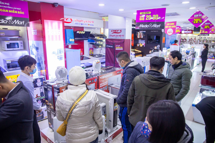 MediaMart “hút” khách mua sắm dịp cuối năm.