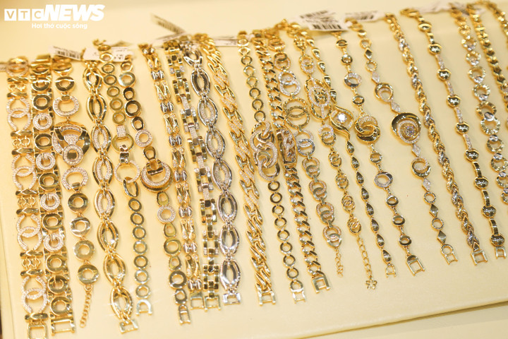 Giá vàng vượt 77 triệu đồng/lượng. (Ảnh: Minh Đức).