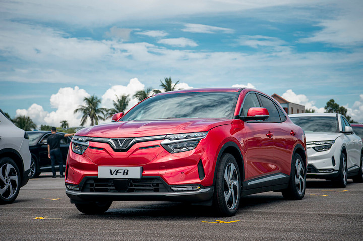 VF 8 được chiết khấu 121 triệu đồng (bản Eco) và 125 triệu đồng (bản Plus) khi được đặt mua đến hết 15/01/2024.