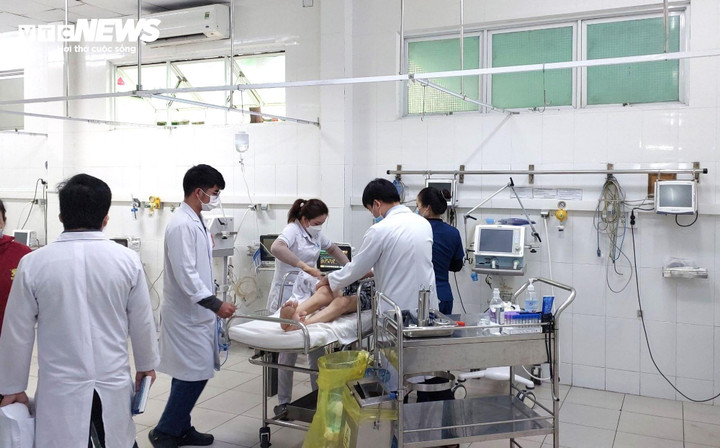 BHYT là "bà đỡ" cho người dân khi không may bị bệnh.