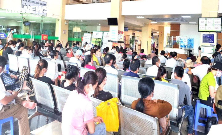 Tham gia BHYT giúp người bệnh giảm bớt ngánh nặng chi phí khám, điều trị.