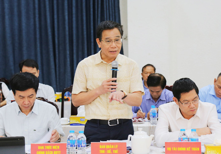 Ông Dương Văn Hào, Trưởng ban Quản lý Thu-Sổ thẻ phát biểu tại buổi làm việc. (Ảnh: Trần Đức)