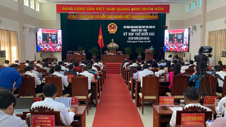 Tại Kỳ họp thứ 16 HĐND tỉnh Phú Yên khóa VIII, các đại biểu đã biểu quyết thống nhất thông qua Nghị quyết về hỗ trợ mức đóng BHYT cho một số nhóm đối tượng.