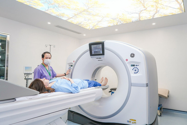 Hệ thống cộng hưởng từ SIGNA™ Prime tại Bệnh viện Hồng Ngọc - là hệ thống đầu tiên được lắp đặt tại Việt Nam.