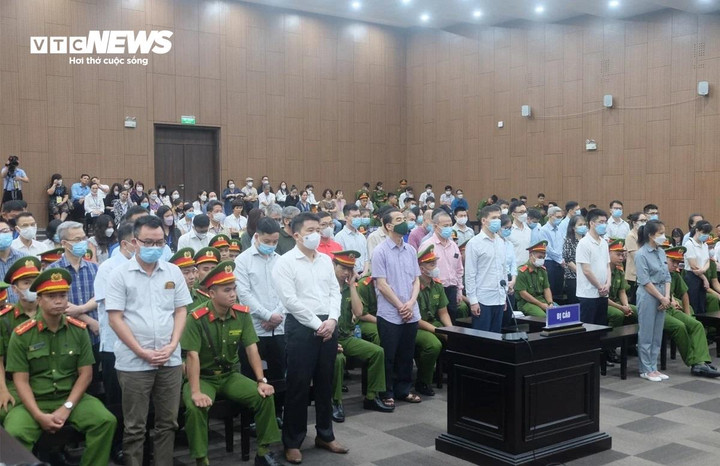 Xét xử các bị cáo trong đại án “chuyến bay giải cứu”. (Ảnh: Anh Văn)