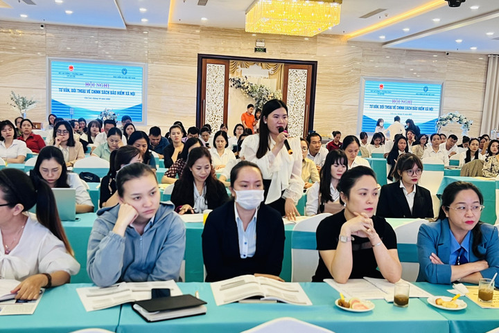 Đại diện doanh nghiệp nêu vấn đề vướng mắc thực hiện chính sách BHXH tại đơn vị.