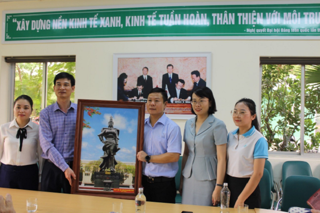 Phối hợp KLH Tràng Cát đón đoàn đại biểu phường An Biên xuống tham quan và tìm hiểu quy trình phân loại, xử lý rác thải tại KLH Tràng Cát.