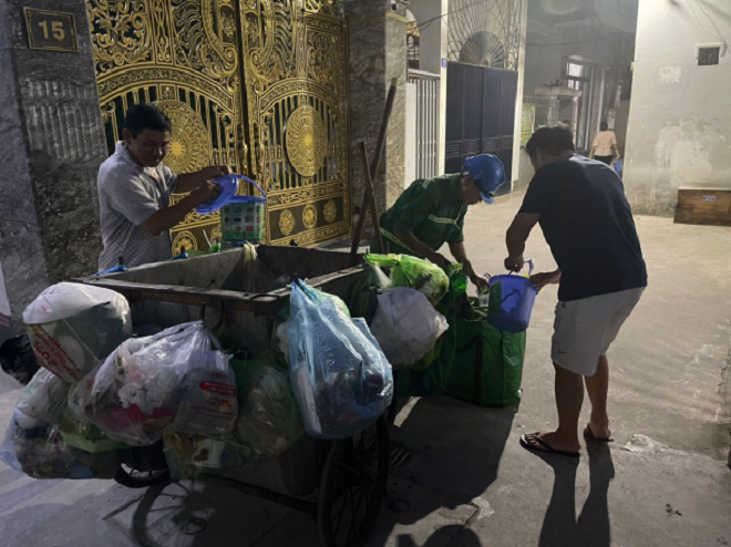 Phối hợp Đài THHP thực hiện phóng sự phân loại rác tại nguồn trên địa bàn thành phố.