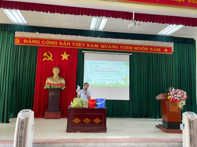 Phối hợp Sở TN&MT tổ chức hội nghị tuyên truyền, triển khai thực hiện mô hình phân loại chất thải rắn sinh hoạt tại nguồn trên địa bàn xã Đại đồng, huyện Kiến Thuỵ.