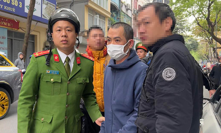 Công an đã khống chế nam tài xế có biểu hiện say xỉn về trụ sở (Ảnh: D.T)